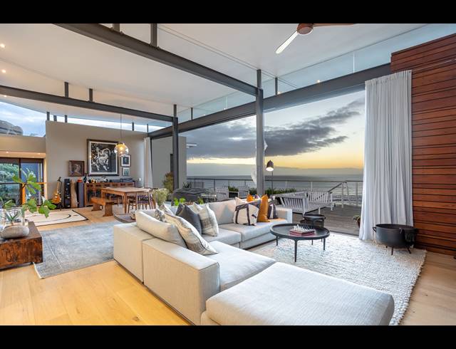 4 BEDROOM HOUSE FOR SALE IN LLANDUDNO